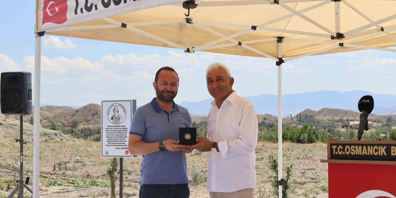 Osmanlı sadrazamı anısına basılan hatıra madalyonlara koleksiyonerlerden yoğun ilgi