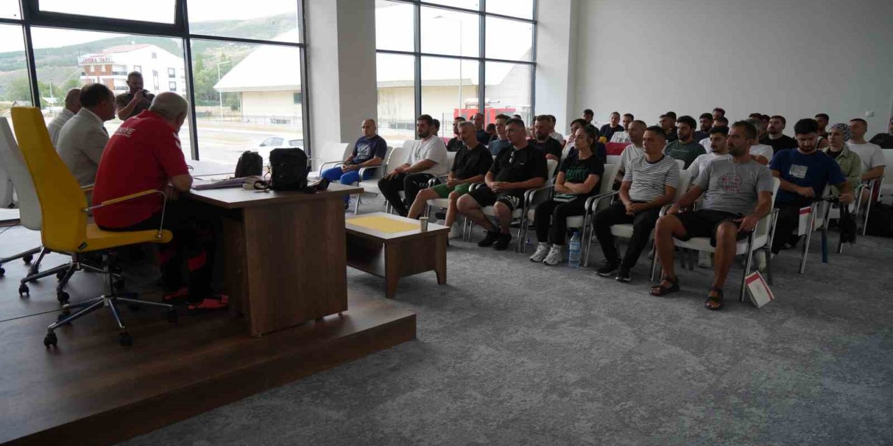 Bayburt’ta ’1. Kademe Yardımcı Boks Antrenörlüğü Kursu’ başladı