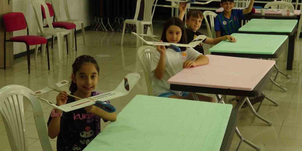 Artvin’de miniklere model uçak eğitimi