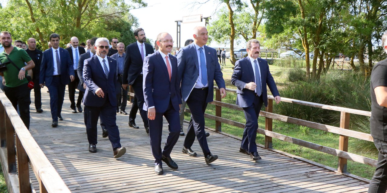 Bakan Ersoy, Kızılırmak Deltası Kuş Cenneti'ni Gezdi