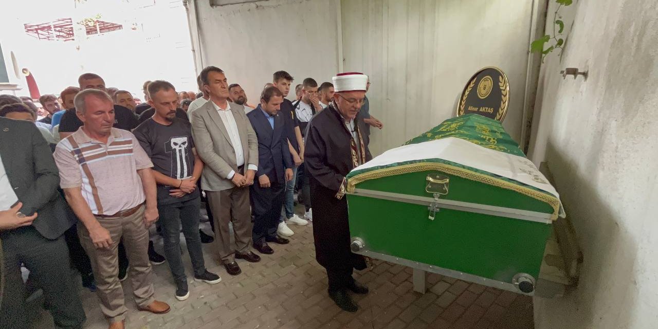 Bursa'da Eğlence Mekanı Girişinde Silahlı Çatışma; 1 Ölü, 3 Yaralı (3)