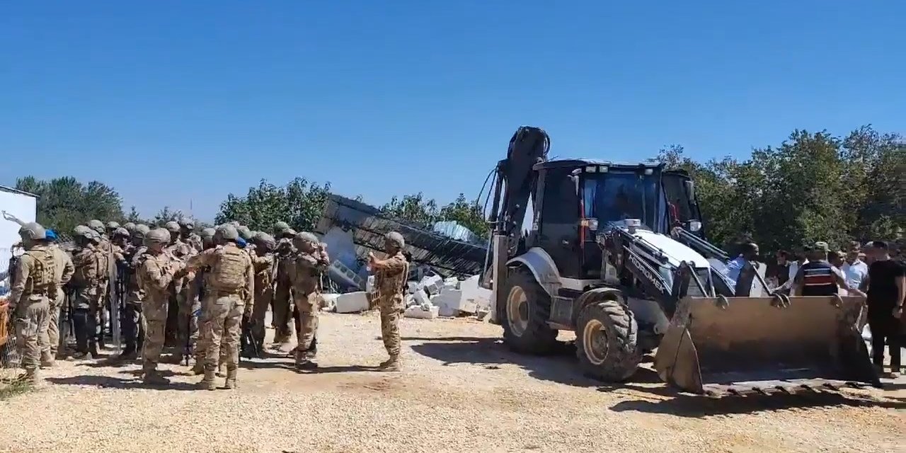 Şanlıurfa'da Tarım Arazisinde Yıkım Gerginliği