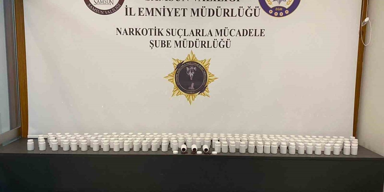 Samsun’da şüpheli araçta 16 bin 555 adet sentetik ecza ele geçirildi: 1 gözaltı
