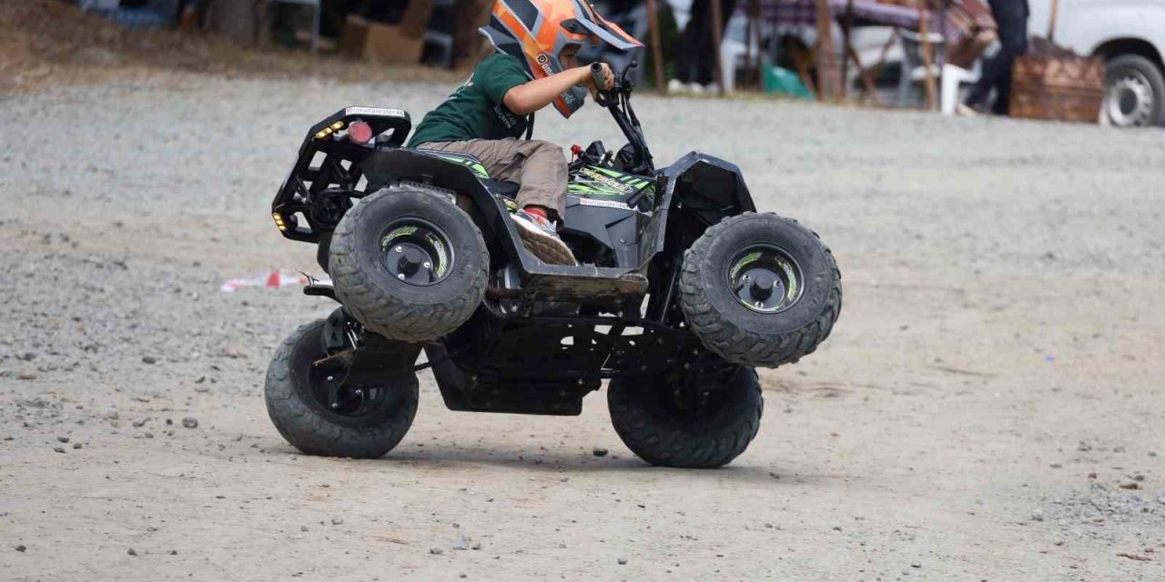 6 yaşındaki Ömer, ATV motoruyla festivalde dikkat çekti