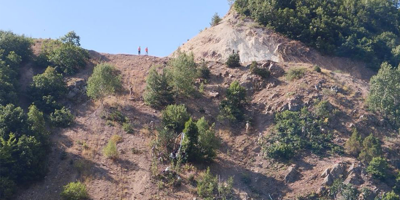 Tarım işçilerini taşıyan minibüs uçuruma yuvarlandı: 3 ölü, 4'ü ağır 18 yaralı