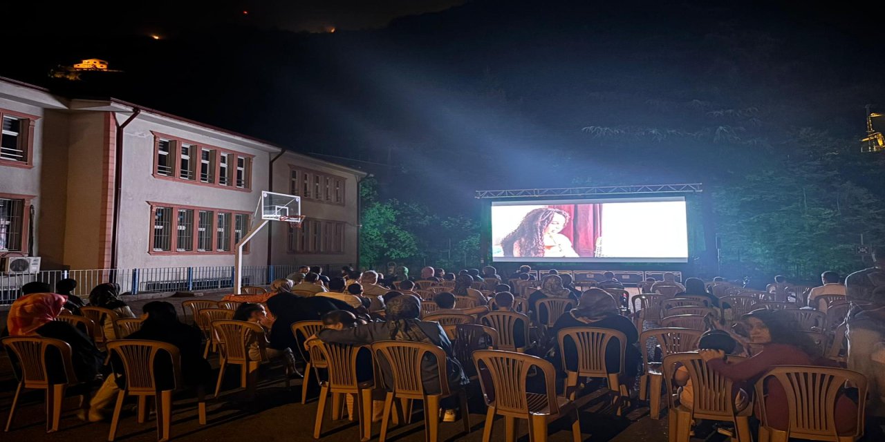 Yazlık Sinema Keyfi Devam Ediyor