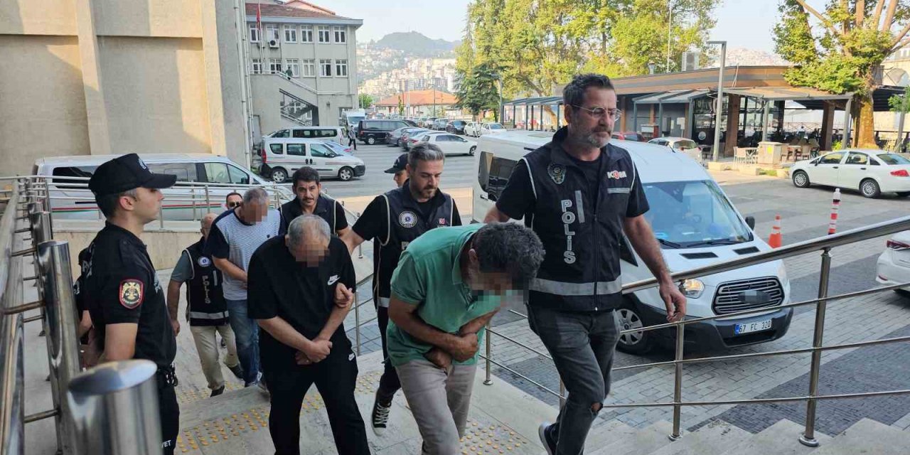 Dedektörle define ararken yakalanan 4 şüpheliye adli kontrol