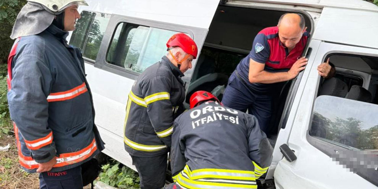 Ordu'da servis minibüsü kaza yaptı: 7'si ağır, 16 yaralı