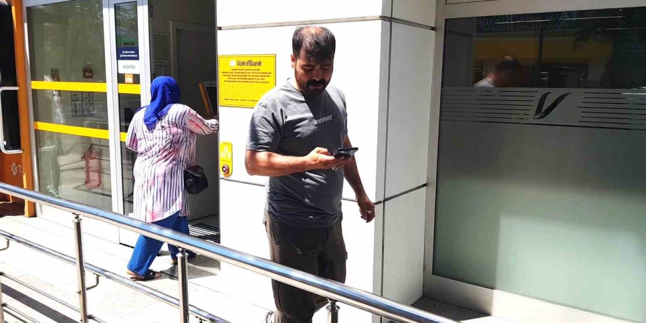 Kendisini arayan ’sahte polise’ inandı, bin 500 dolarından oldu