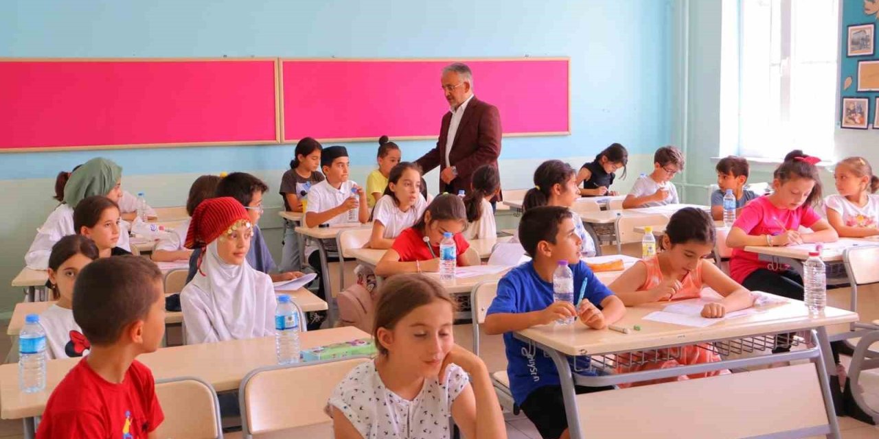 Bayburt’ta yaz Kur’an kursu öğrencileri bilgide yarıştı