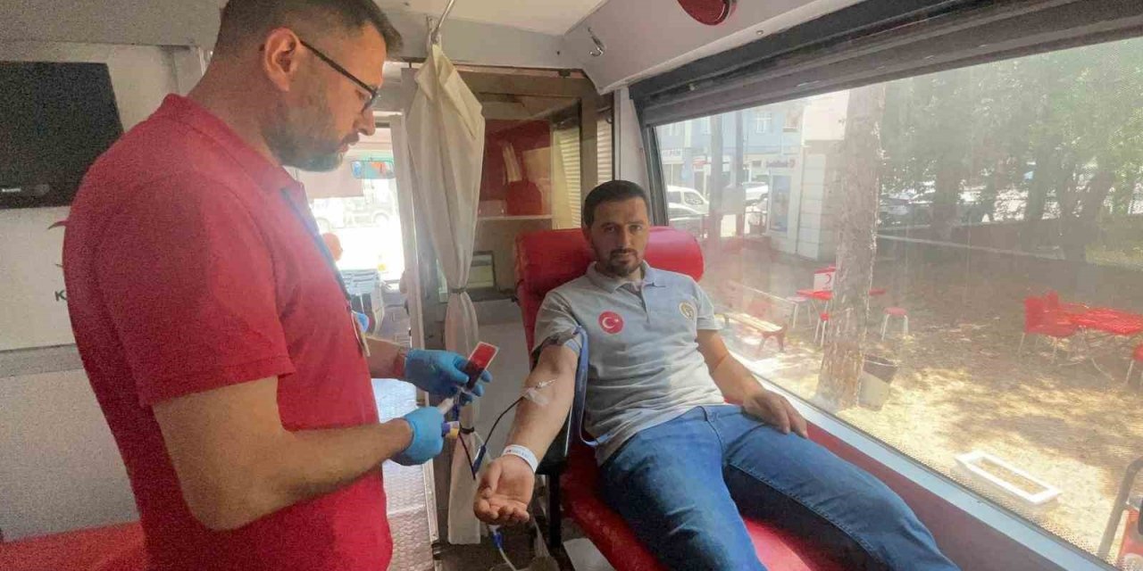 Sporcular güreşti, izleyiciler kan verdi