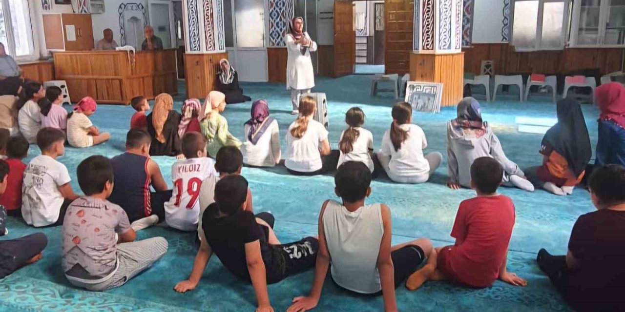 Camilerdeki yaz kursuna diş sağlığı eğitimi desteği