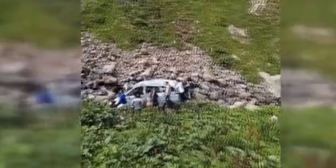 Demirkapı Yaylası'nda Arap turistleri taşıyan minibüs dere yatağına yuvarlandı: 2 ölü, 4 yaralı