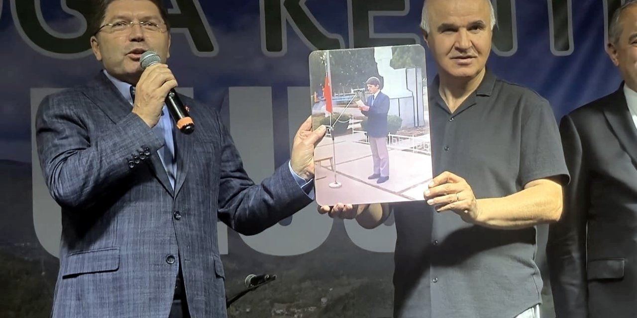 Adalet Bakanı Yılmaz Tunç’a duygulandıran hediye