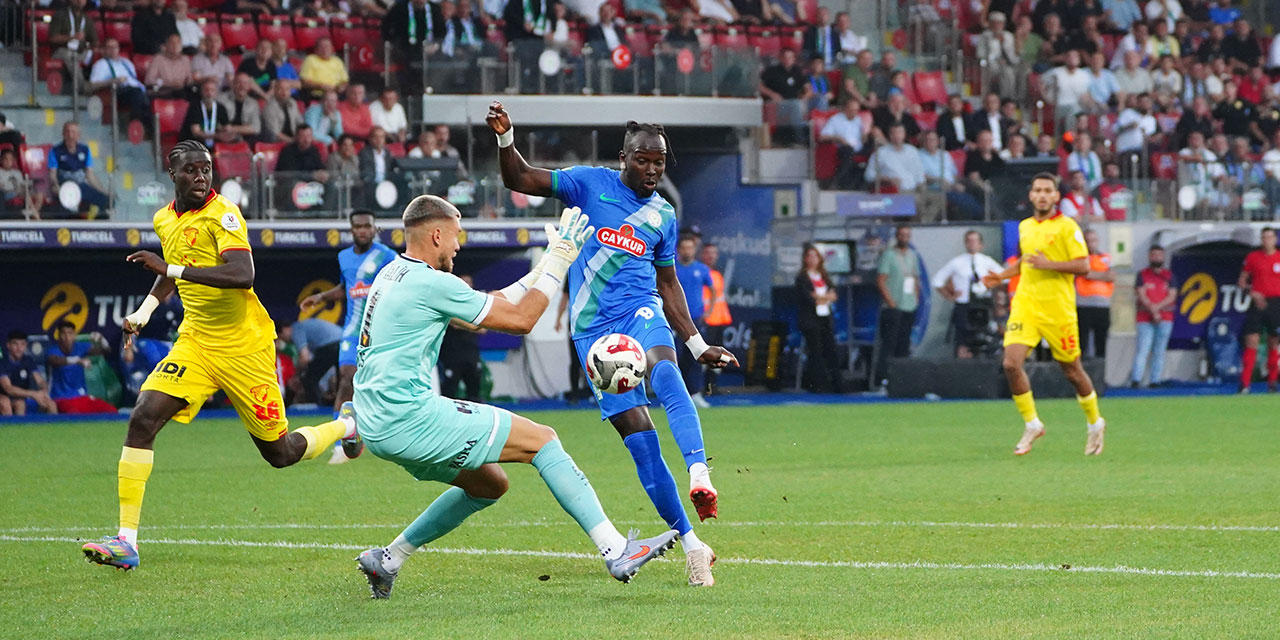 Çaykur Rizespor Sezona Kötü Başladı: Göztepe'ye 3-0 Mağlup