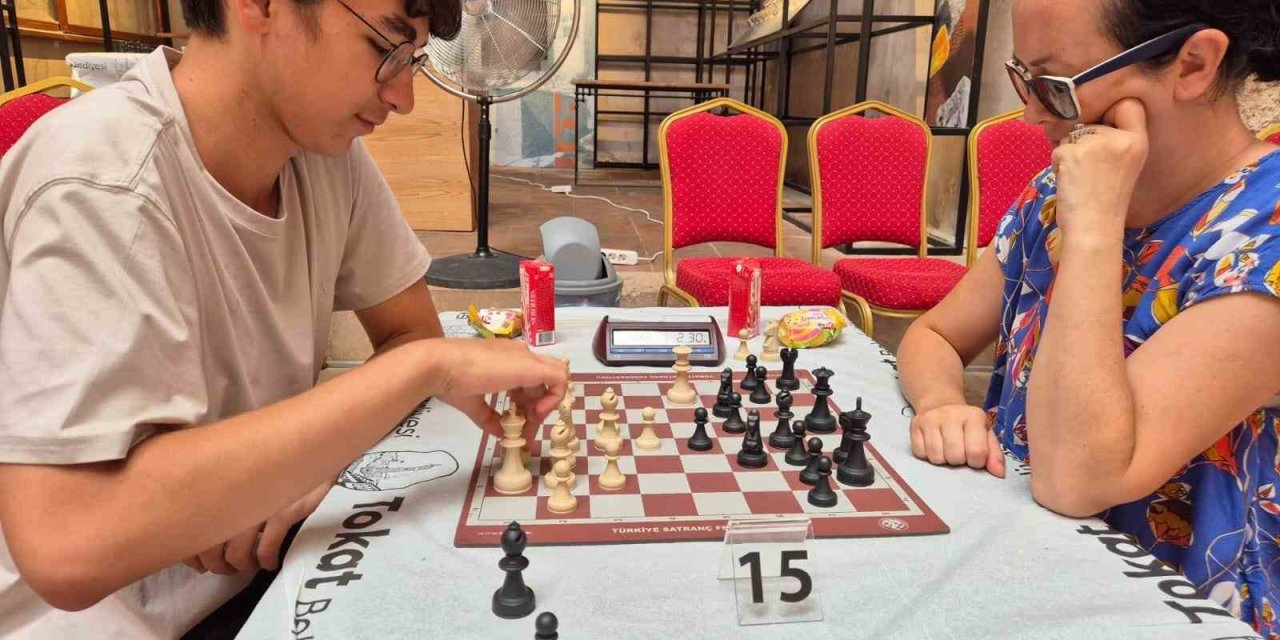 Tokat’ta gençler satrançla strateji ve zekada yarıştı