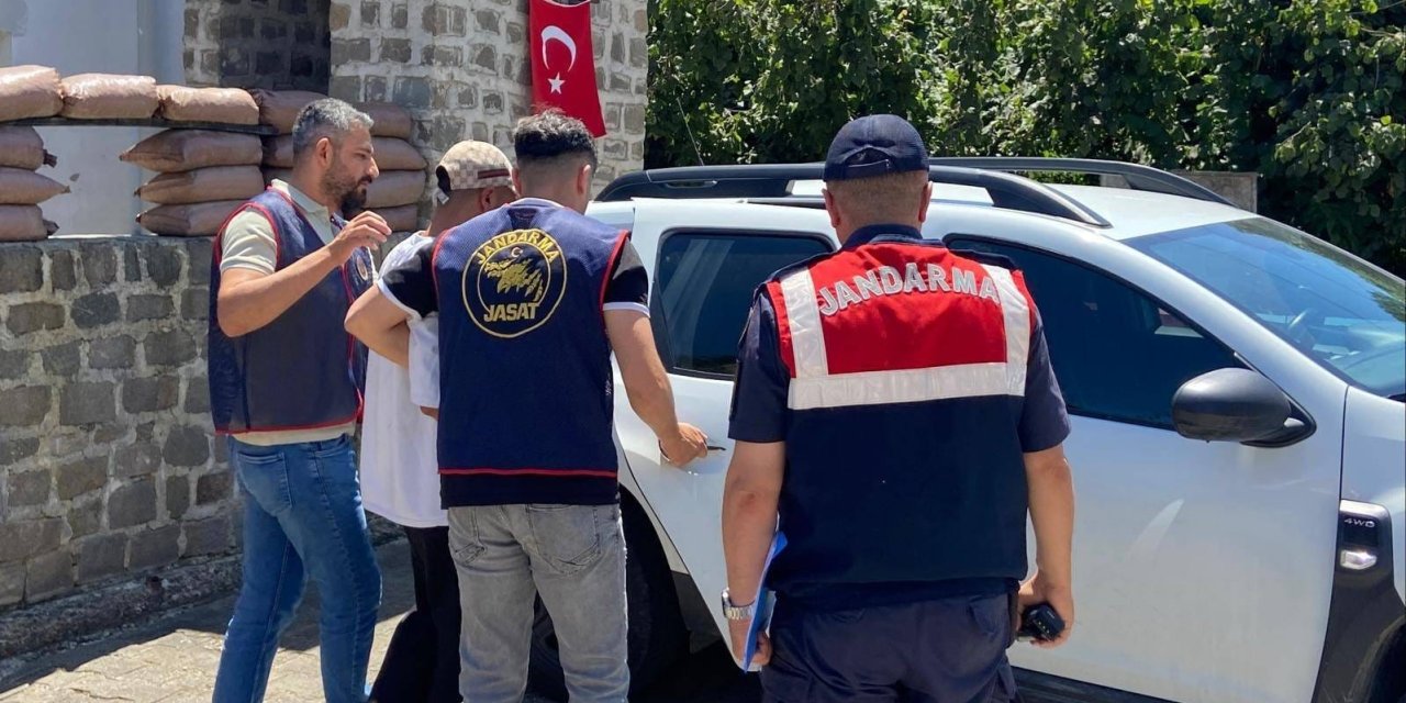 Jandarma ekipleri, aranması bulunan 23 şüpheliyi yakaladı