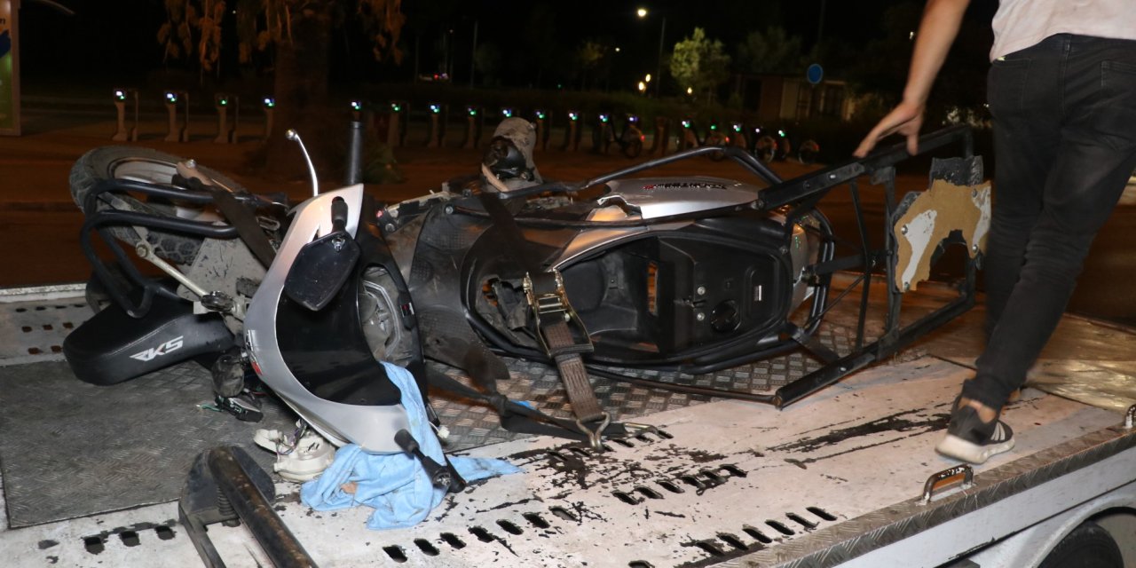 İzmir'de Motokurye İle Otomobil Çarpıştı: 1 Ölü, 1 Yaralı