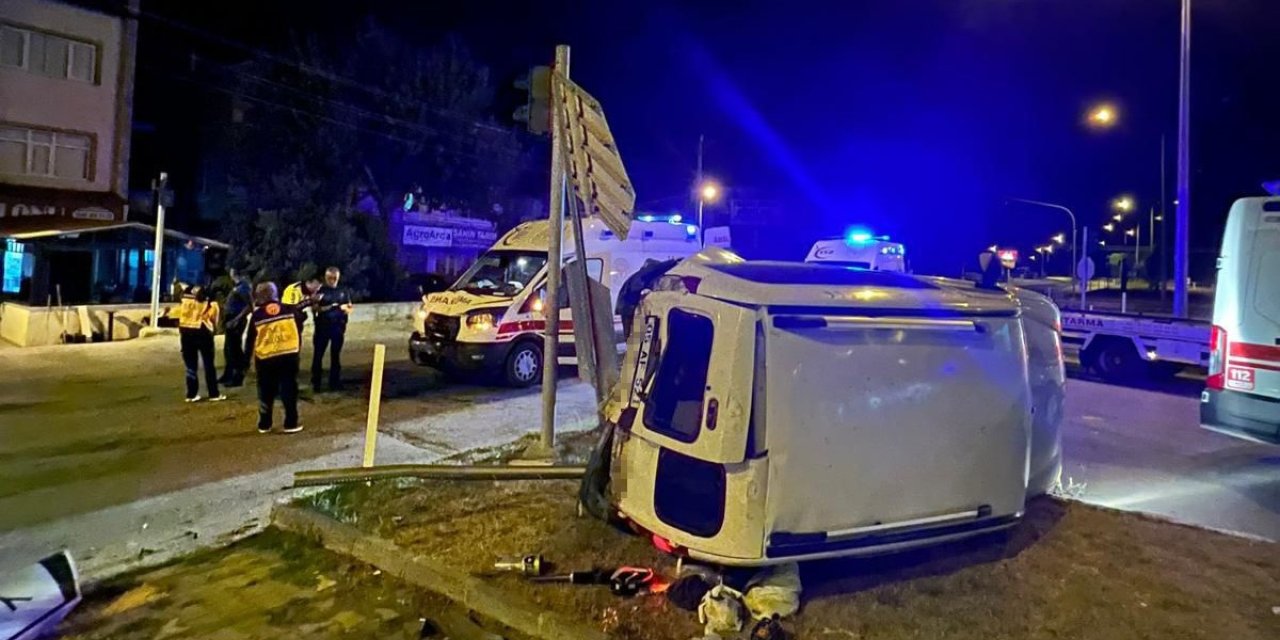 Amasya’da hafif ticari araç ile ambulans çarpıştı: 5 yaralı