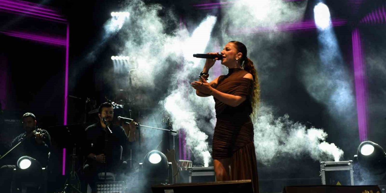 35. Uluslararası Kültür ve Sarımsak Festivali’nde Merve Özbey ve Hasan Yılmaz rüzgarı esti