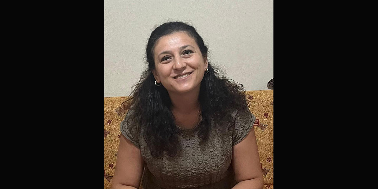 Seyir halindeki minibüsten düşen ebe hayatını kaybetti