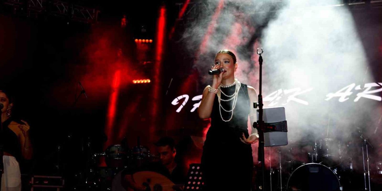 Uluslararası Kültür ve Sarımsak Festivali finali Irmak Arıcı ve Buray konseriyle yaptı