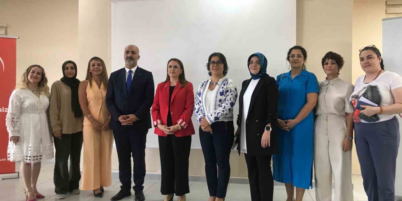 Yaşlılık Çalıştayı’na katılan huzurevi sakinleri Vali Arslan’a taleplerini iletti