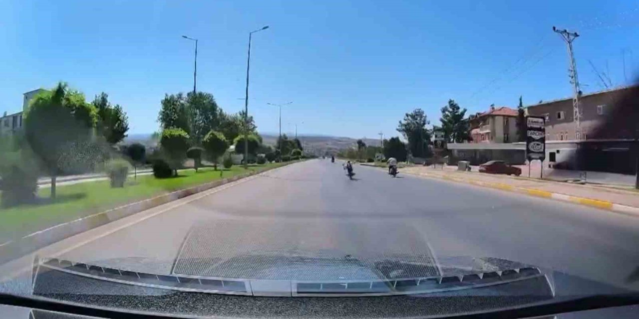 Akrobatik hareketler ile trafiği tehlikeye düşürmüşlerdi, cezadan kaçamadılar