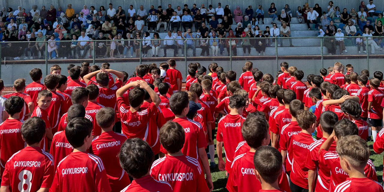 Rize Şenol Birol Amatör Futbol Sahası’nda Sertifika Töreni Coşkusu