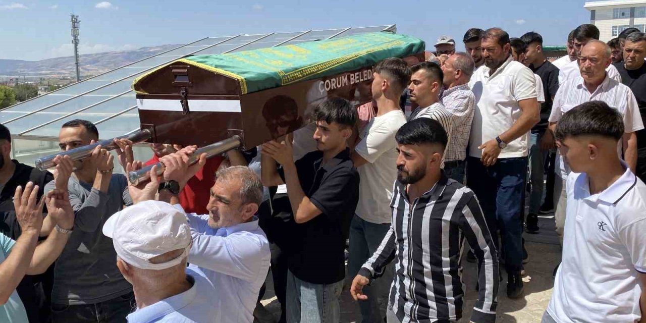 Denizde arkadaşıyla boğularak hayatını kaybeden 17 yaşındaki genç toprağa verildi