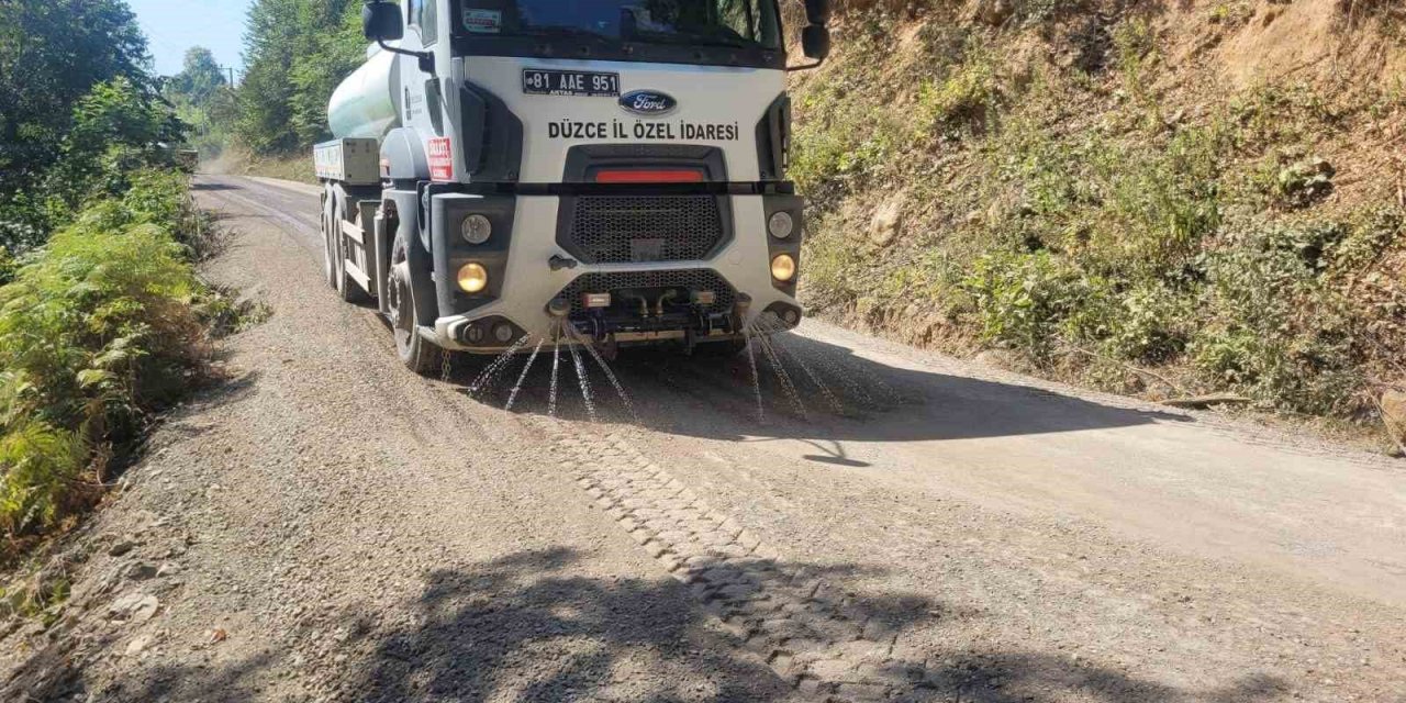 Şelaleye giden yolda hummalı çalışma