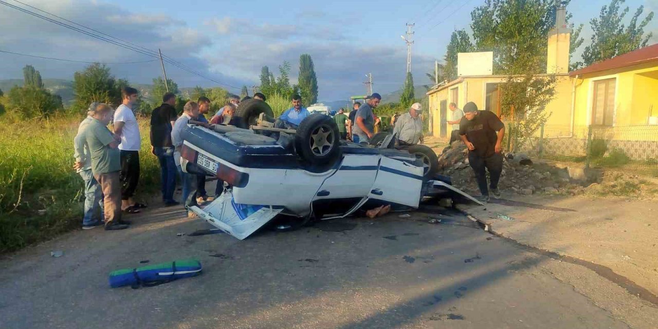 Tokat’ta otomobil ile traktör çarpıştı: 1 yaralı