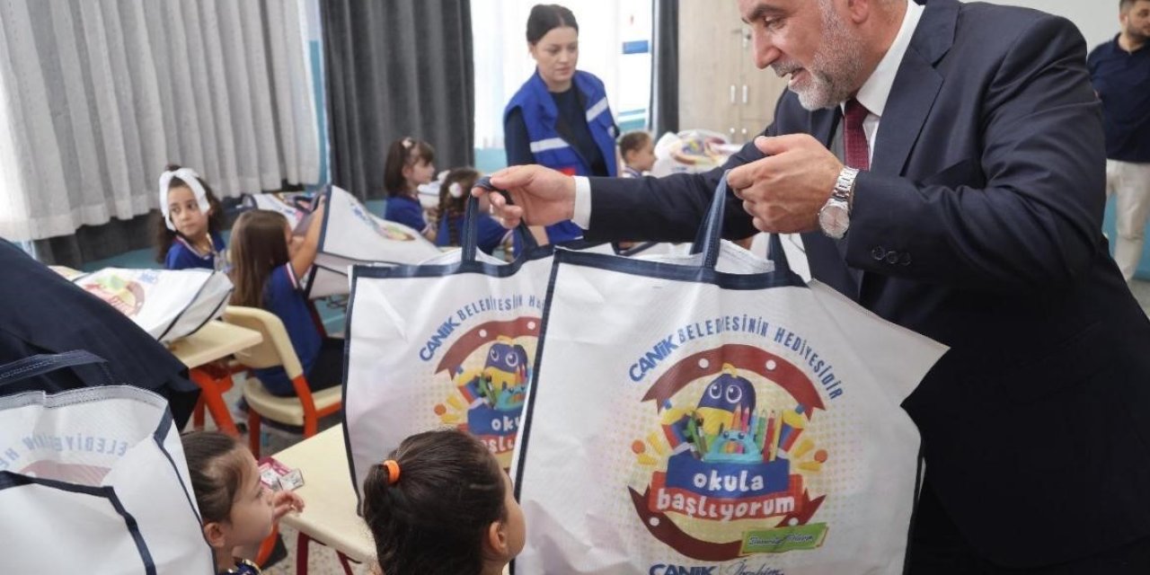Canik Belediyesi’nden öğrencilere çanta ve kırtasiye desteği