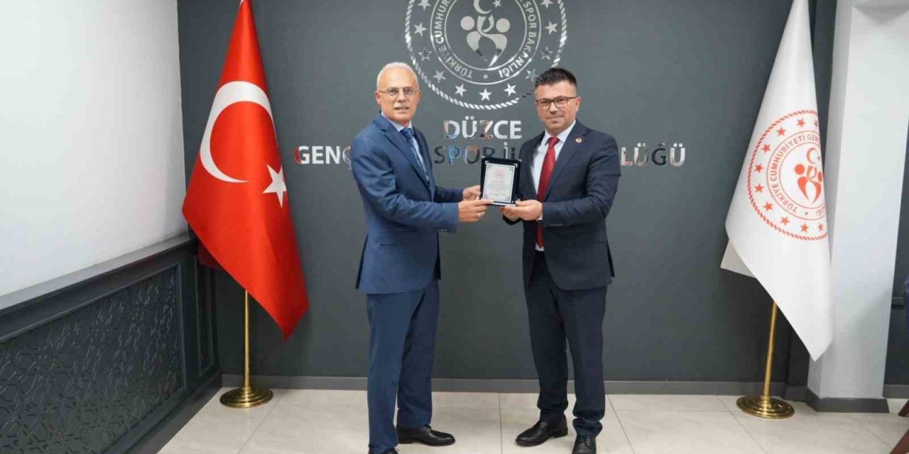 Düzce Gençlik ve Spor İl Müdürlüğü’nde devir teslim töreni gerçekleştirildi