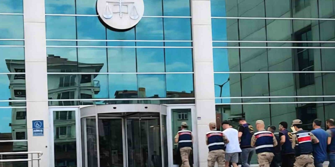 Yaşlı adamın evini kundaklayan 3 şüpheli tutuklandı