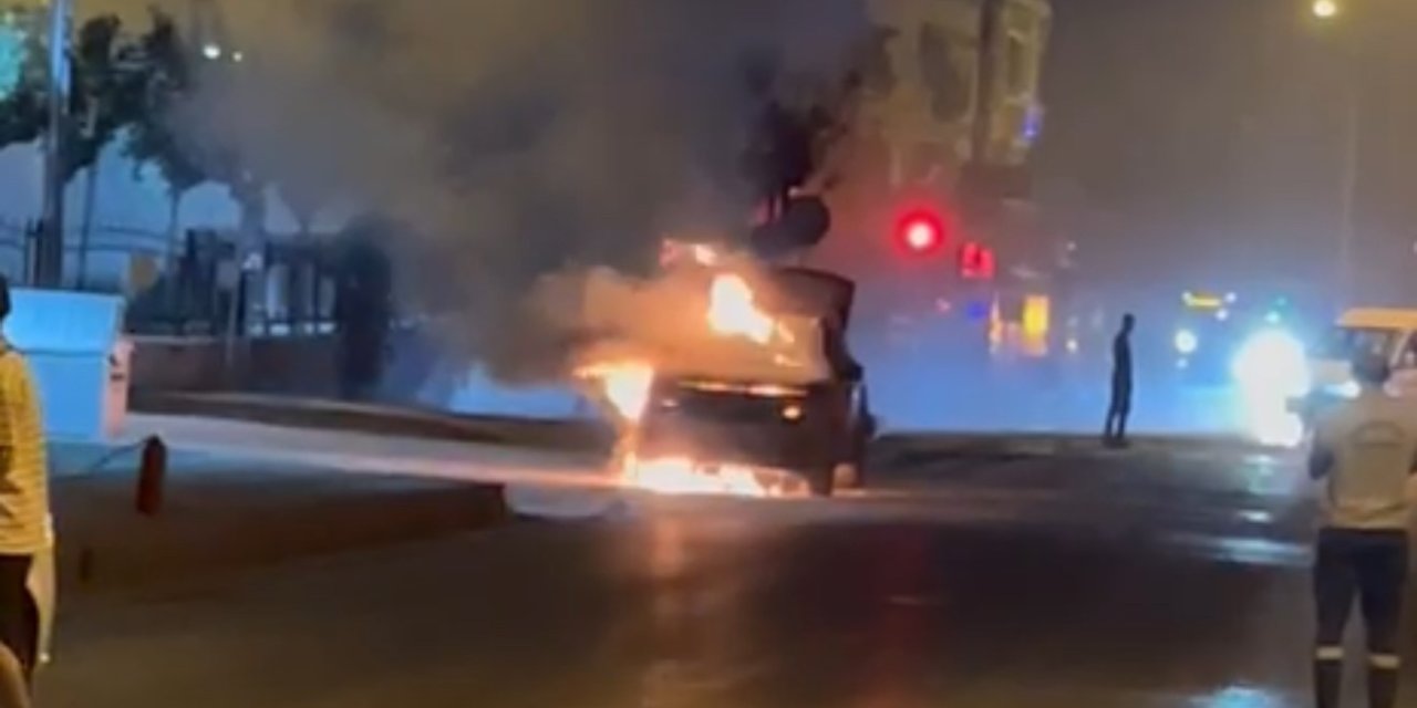 Samsun’da otomobil alev alev yandı
