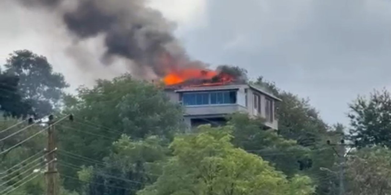 Rize’de çatı yangını korkuttu