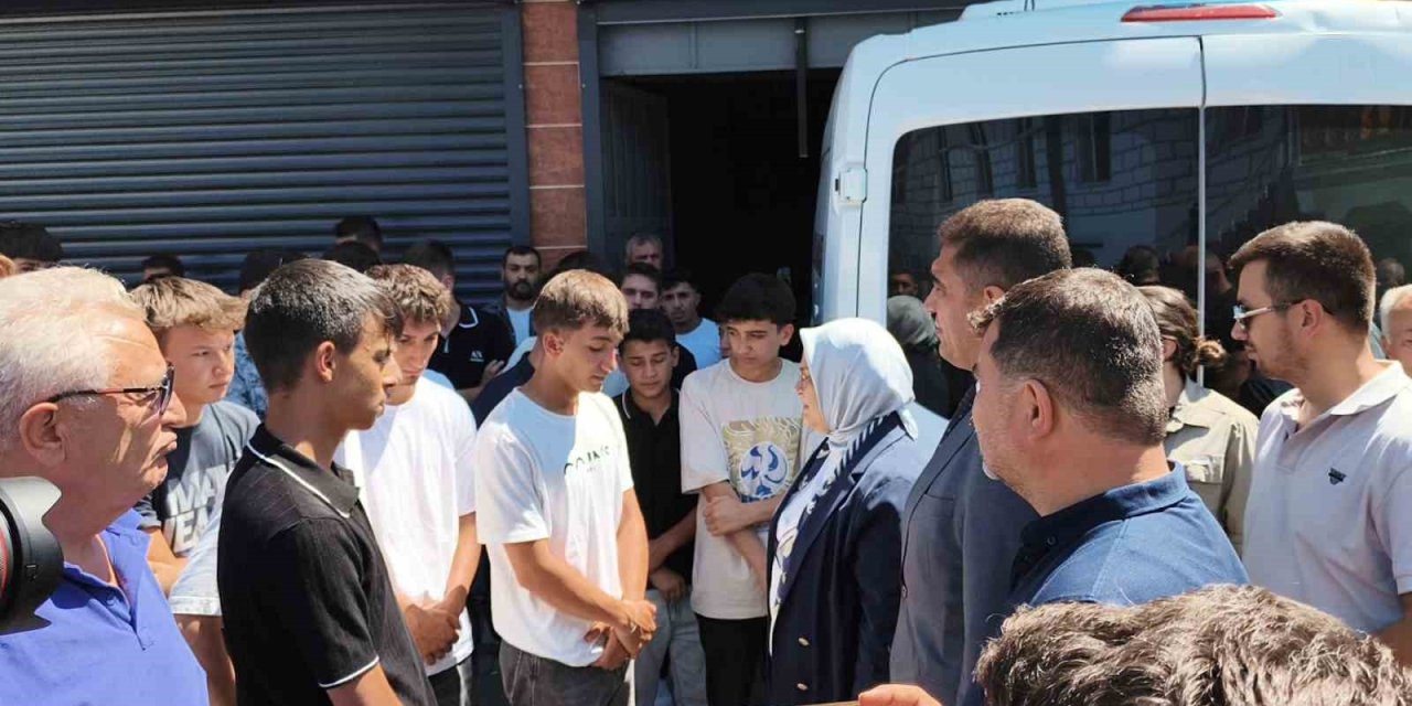 Kaza kurşunuyla hayatını kaybeden genç için gözyaşları sel oldu