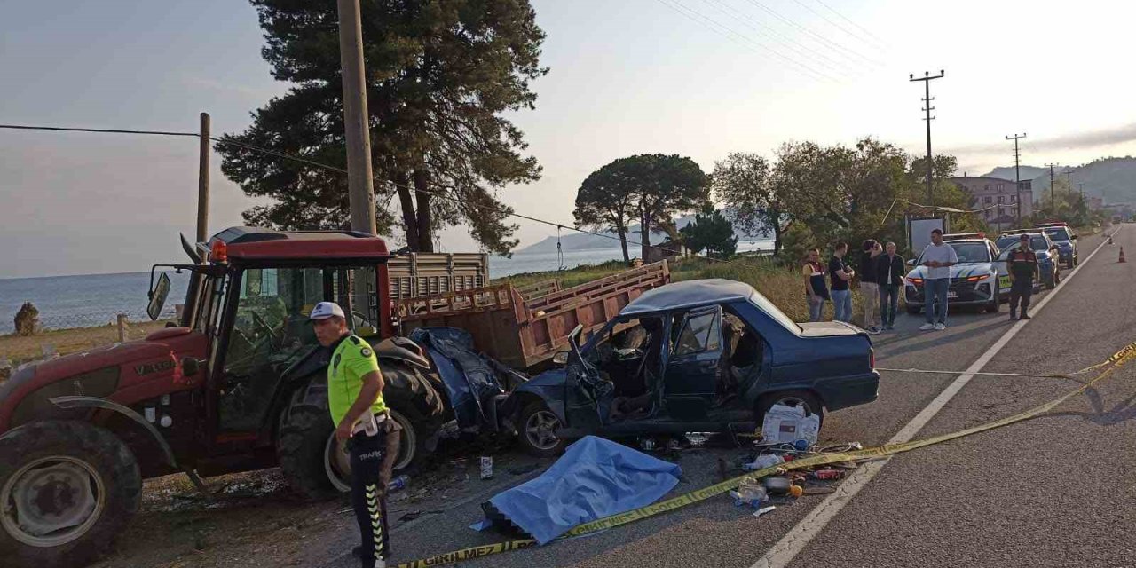 Ordu’da otomobil park halindeki traktöre çarptı: 1 ölü