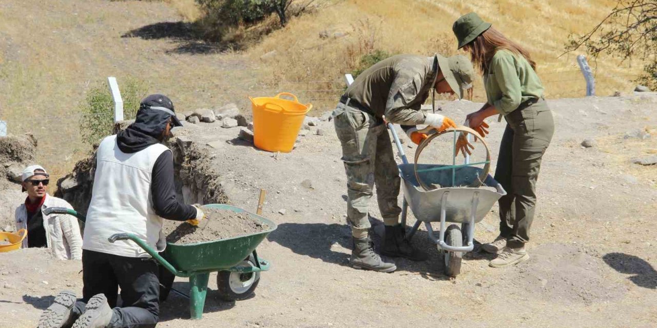 Kalehisar’da Selçuklu tarihinin izlerini öğrenciler gün yüzüne çıkartıyor