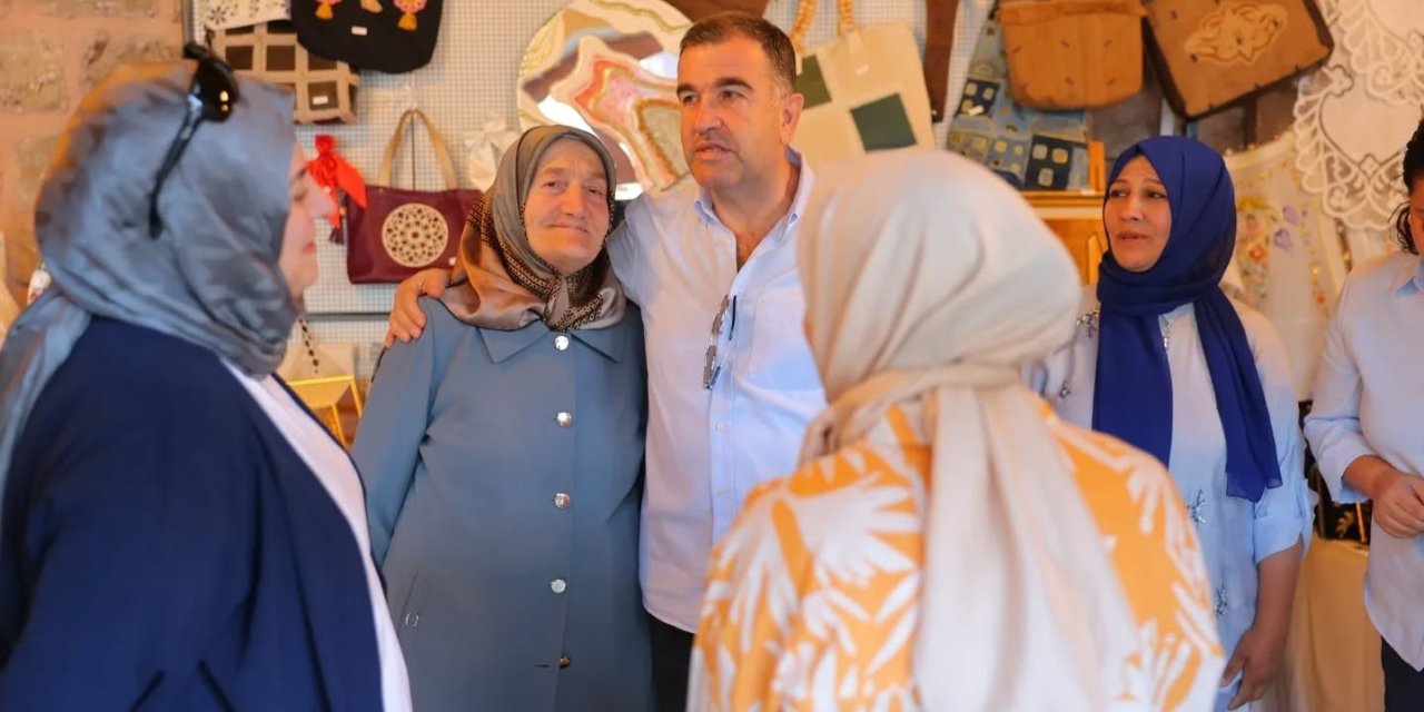 Satışa Sunulan El Emeği Ürünler İncelendi
