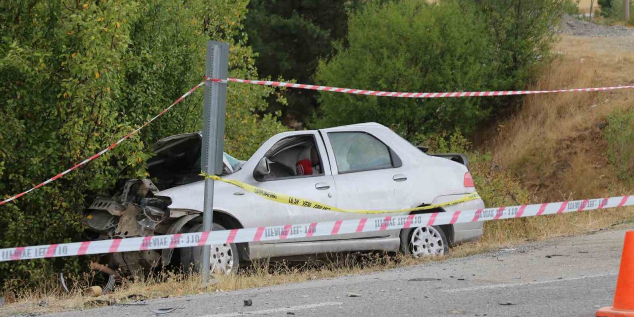 Hafriyat kamyonuyla çarpışan otomobildeki 15 yaşındaki çocuk öldü, babası ağır yaralandı