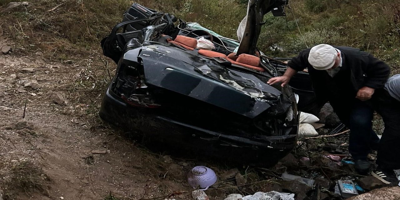 Hurdaya dönen otomobil iki kişiye mezar oldu