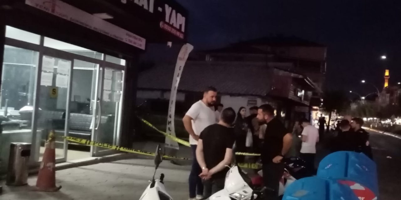 Halk Otobüsünde Döner Bıçaklı 'Küfür' Kavgası: 1 Yaralı