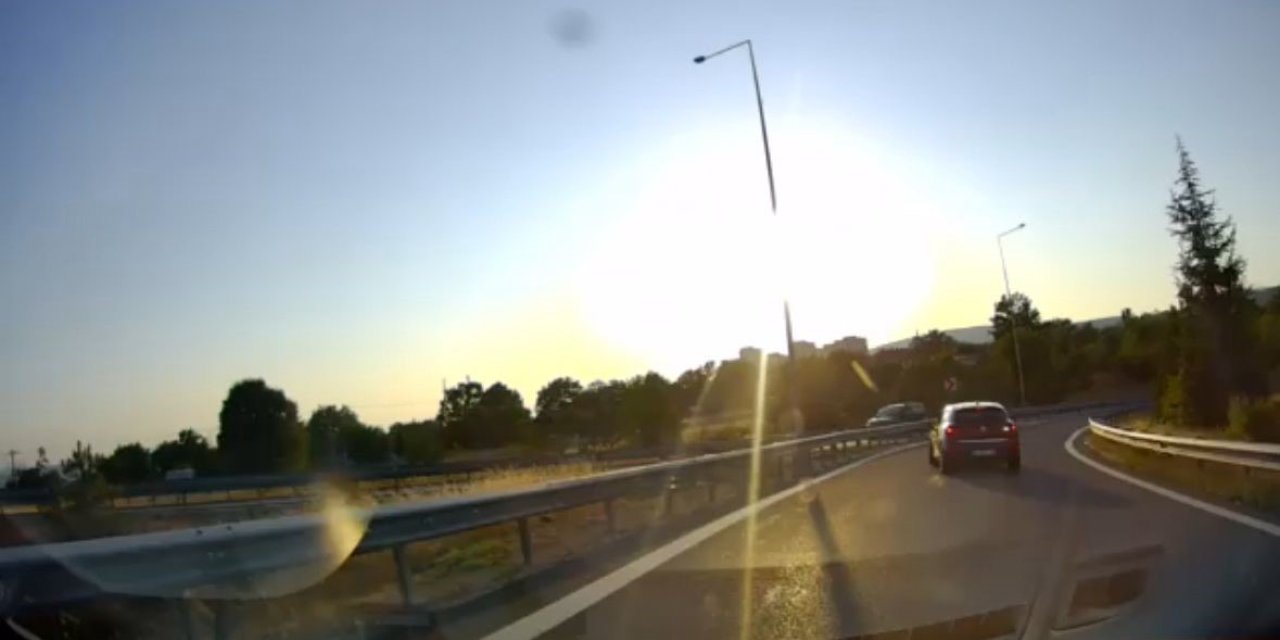 TEM otoyolunda geri geri gelen otomobil kazaya davetiye çıkardı