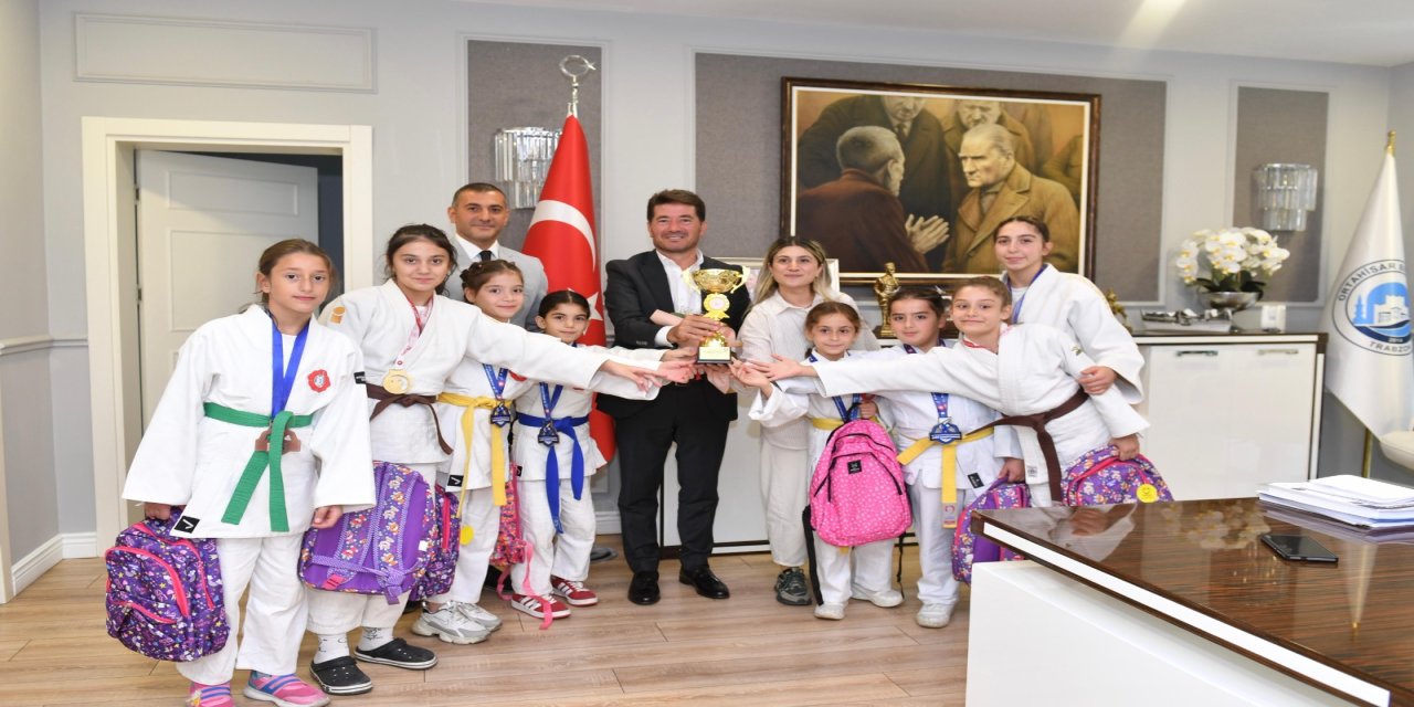 Şampiyon Sporculardan Başkan Kaya’ya Teşekkür Ziyareti