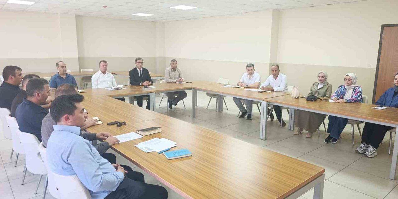 Demirözü’nde yeni eğitim-öğretim yılı öncesi toplantı yapıldı
