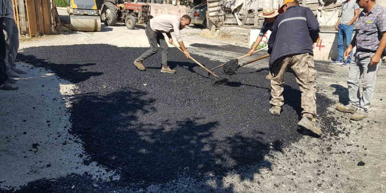Düzce’de köy yollarında bakım onarım devam ediyor