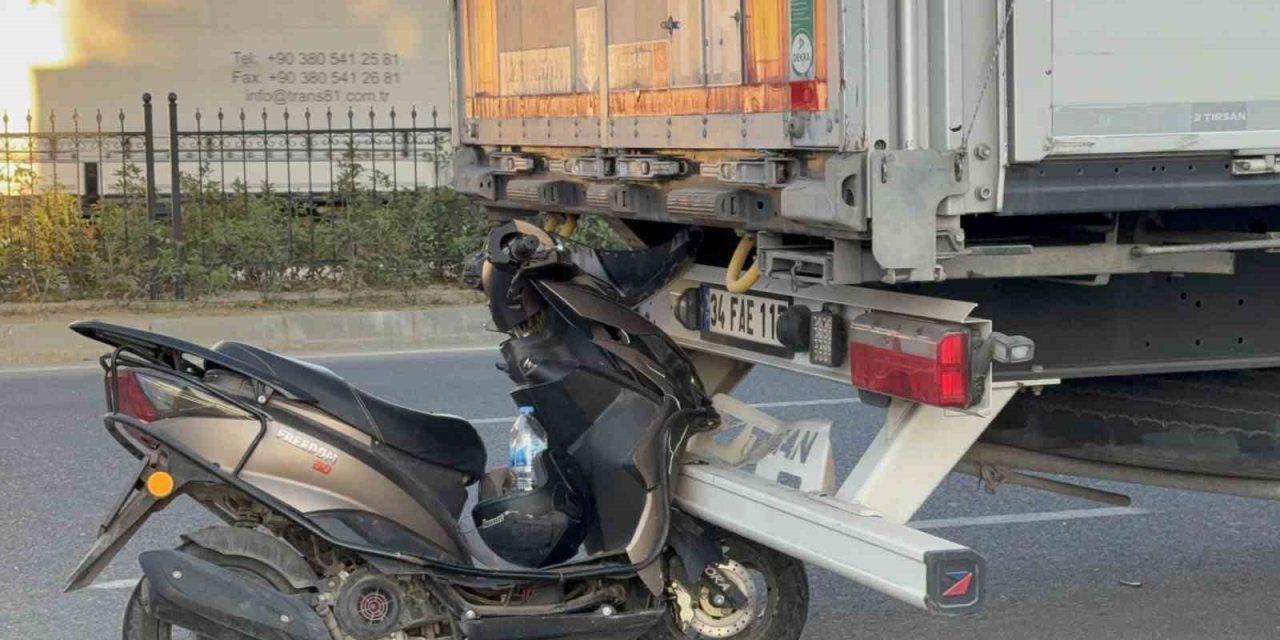 Park halindeki tıra çarptı: 1 yaralı