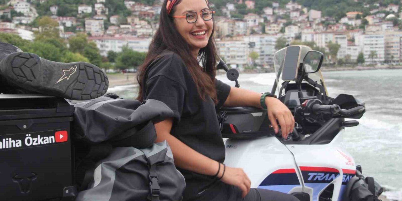 Mühendis kadın, motosikletiyle zorlu yolları kullanarak tek başına Türkiye’yi dolaşıyor